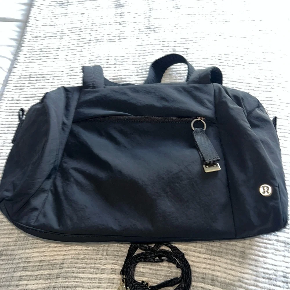 lululemon athletica On My Level Barrell Duffle Bag - Picture 1 of 9